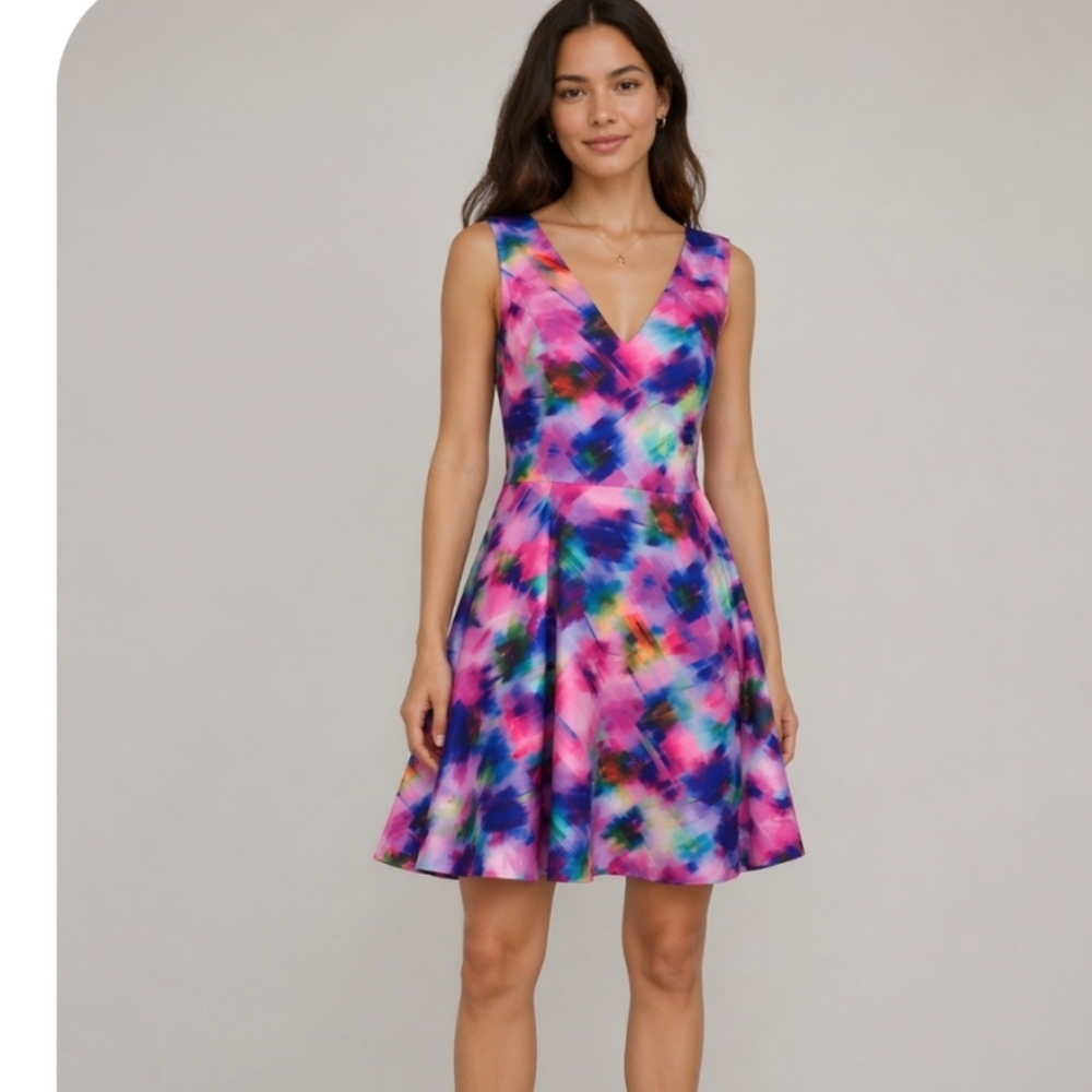 Felicity & Coco Maccall Floral Bouquet V neck L